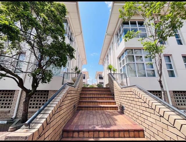 558M² OFFICE FOR SALE IN FOURWAYS